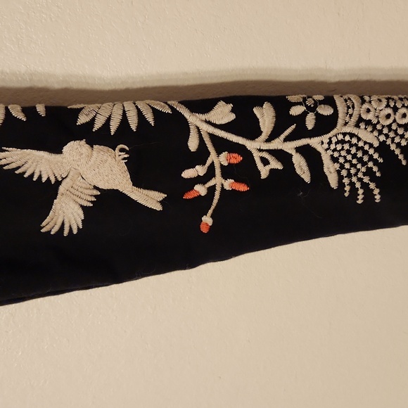 Classic black leggings with chic embroidery by JOHNNY WAS. - Picture 2 of 6